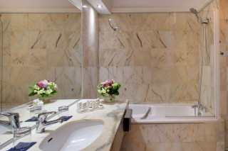 HOTEL ALLIANCE COUVENT DES MINIMES chambre-tradition-sdb-170510