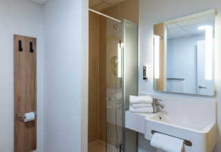 hotel-lille-grand-stade-4539-bathroom-1-11852