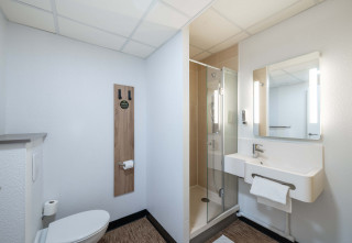 hotel-lille-grand-stade-4539-bathroom-11853