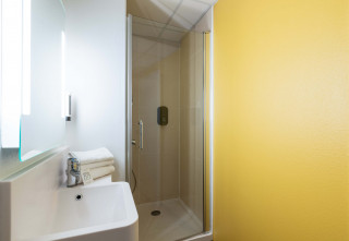 hotel-lille-grand-stade-4539-bathroom-2-11854