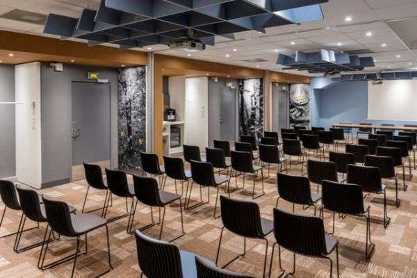 Salle de conférence 150302-20150154-modif-6052